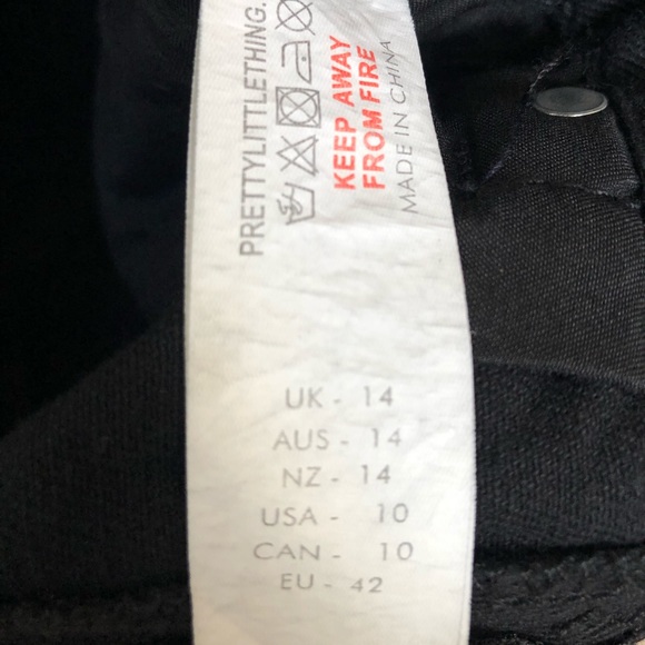 PrettyLittleThing Black Mom Denim Shorts - Picture 6 of 7